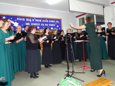 Przedstawia Chór Cecylia z Drzycimia i Parati Semper ze Świecia