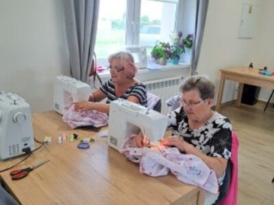 Na warsztatach Klubu Seniora+ przygotowywanie były niespodzianki dla dzieci