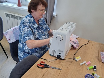 Na warsztatach Klubu Seniora+ przygotowywanie były niespodzianki dla dzieci