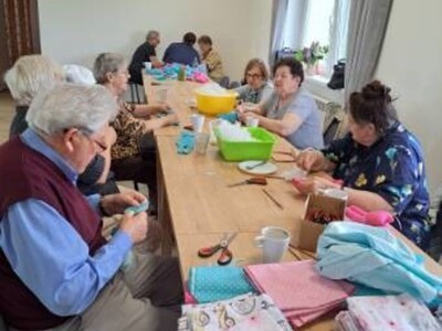 Na warsztatach Klubu Seniora+ przygotowywanie były niespodzianki dla dzieci