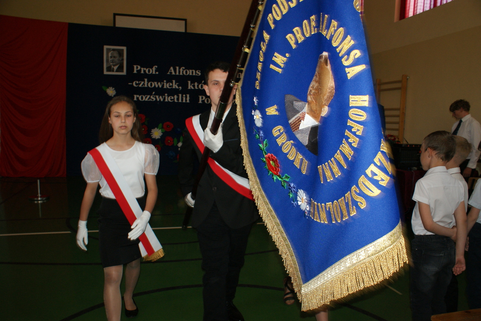 Nadanie nowego sztandaru dla szkoły w Gródku