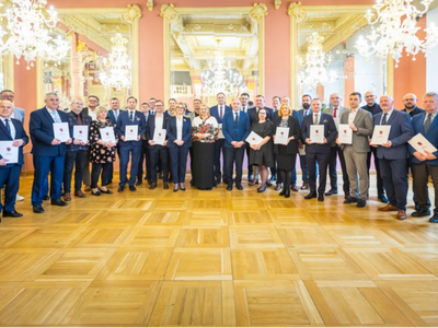 Wręczenie umów na małą infrastrukturę sportową