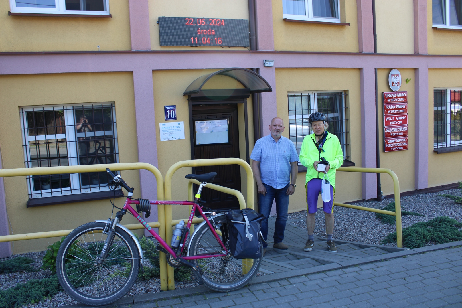 Pan Julian Hofman  79-letni emeryt z Warszawy przemierza Polskę na rowerze!