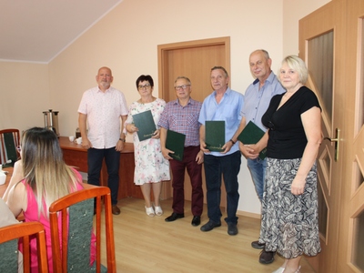 Gratulacje dla nowych sołtysów i pamiątkowe podziękowania dla ustępujących