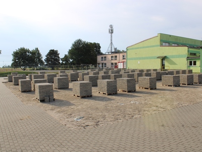 Przygotowanie placu pod budowę hali sportowej w Drzycimiu