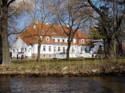 Dworek z parkiem w Stradunach