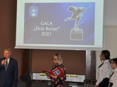 Na zdjęciu przemawia starosta ełcki Marek Chojnowski podczas Gali Ełcki Bocian 2021