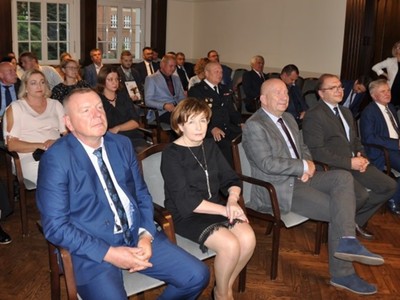 Na zdjęciu widoczni są goście zaproszeni na Galę Ełcki Bocian 2021