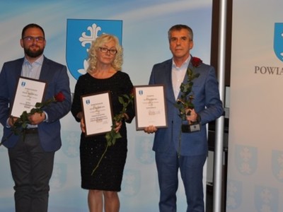 Na zdjęciu widoczni są laureaci w kategorii filantropia i sponsoring