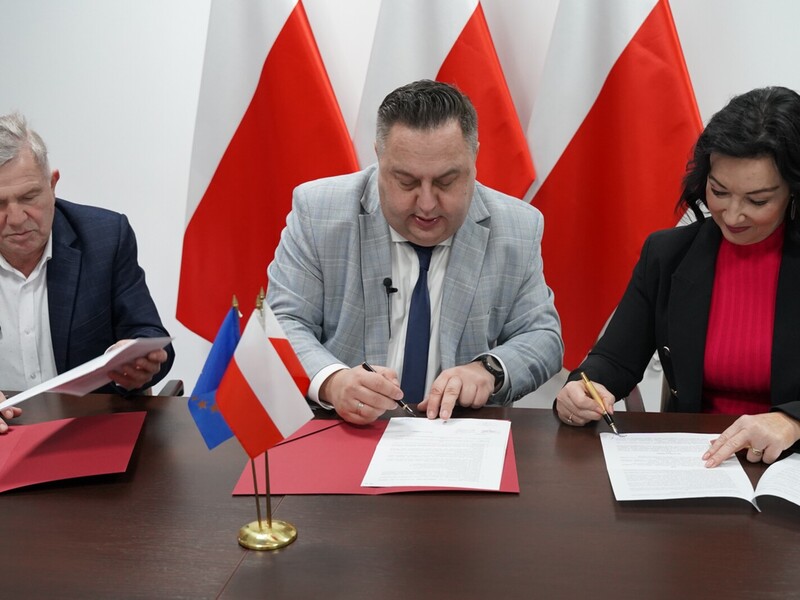 Podpisanie umowy użyczenia