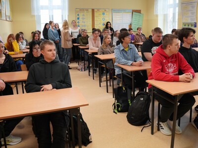 Przekazanie odblasków uczniom I LO