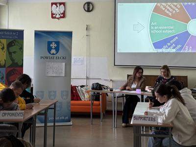 Debata w „Białym” po angielsku
