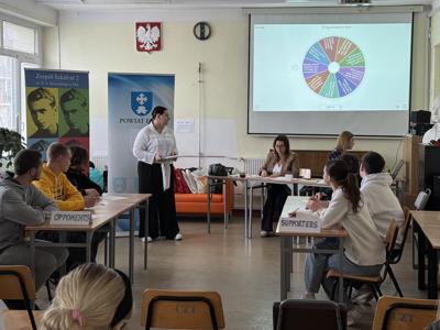 Debata w „Białym” po angielsku
