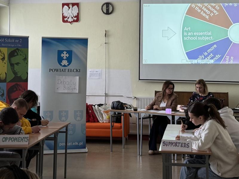 Debata w „Białym” po angielsku