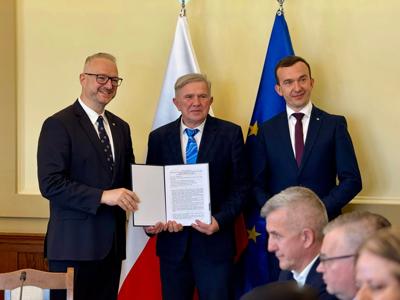 Podpisanie umowy na drogi