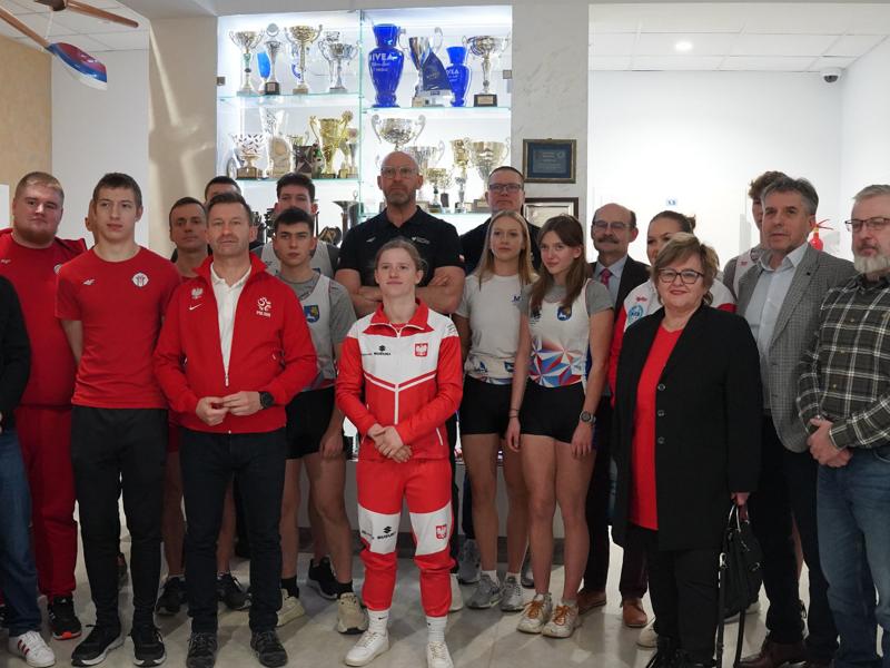 Minister sportu w MOS-ie