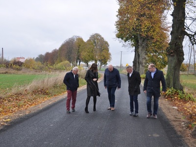 Wyremontowany odcinek drogi powiatowej od Pisanicy do Sypitek.