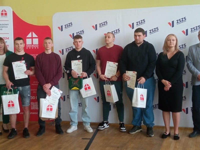 Sukces uczniów w turnieju budowlanym