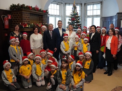 Mali kolędnicy w starostwie
