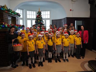 Mali kolędnicy w starostwie