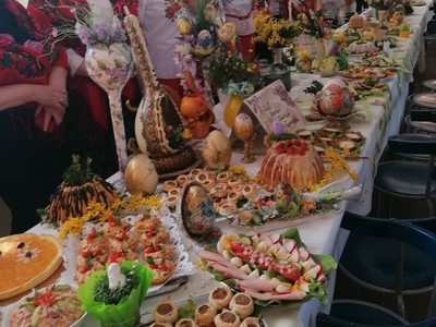 Stoły wielkanocne u "Zadzimianek"
