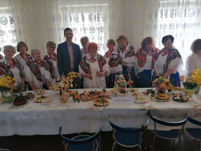 Stoły wielkanocne u "Zadzimianek"