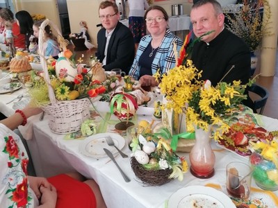 Stoły wielkanocne u "Zadzimianek"