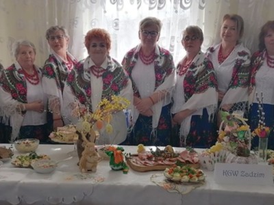 Stoły wielkanocne u "Zadzimianek"