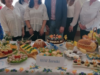 Stoły wielkanocne u "Zadzimianek"
