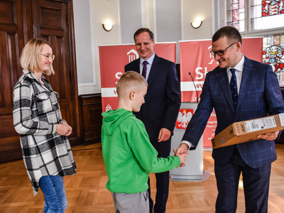 Przekazanie sprzętu komputerowego w ramach grantów PPGR