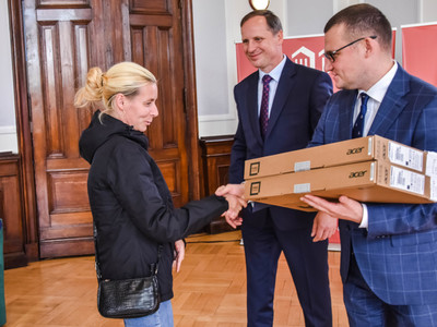 Przekazanie sprzętu komputerowego w ramach grantów PPGR