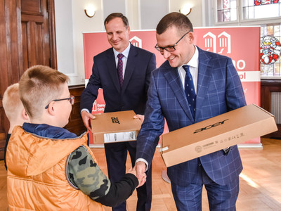 Przekazanie sprzętu komputerowego w ramach grantów PPGR