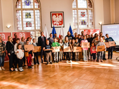 Przekazanie sprzętu komputerowego w ramach grantów PPGR