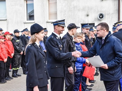 Przekazanie promes dla Młodzieżowych Drużyn Pożarniczych