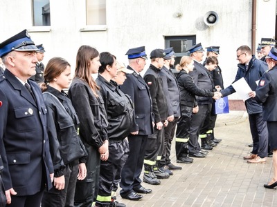Przekazanie promes dla Młodzieżowych Drużyn Pożarniczych
