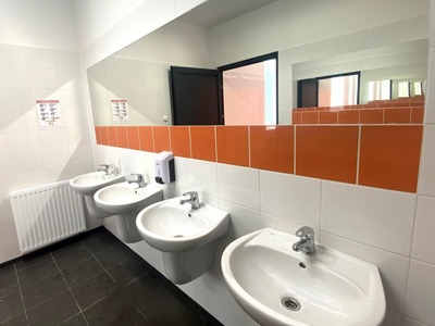Symboliczne otwarcie zmodernizowanego budynku SP2