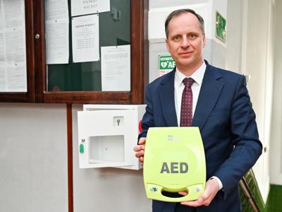 Zakupiono defibrylatory, które pomogą uratować życie