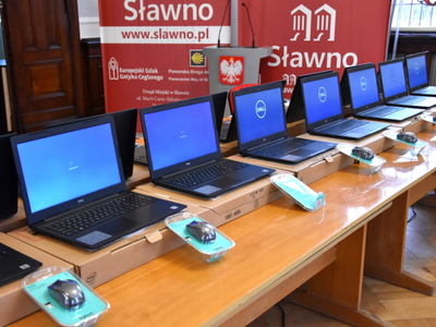 
Nowe laptopy dla sławieńskich uczniów
