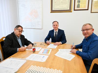 Ratusz w Sławnie będzie bardziej dostępny – budowa windy staje się faktem