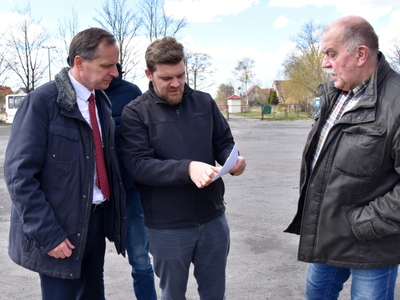 
Ruszają prace na miejskim targowisku
