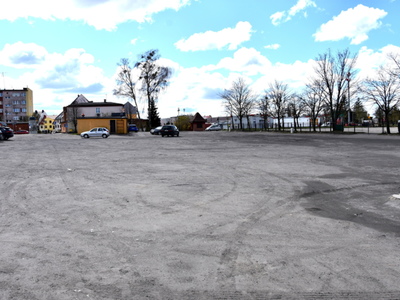 
Ruszają prace na miejskim targowisku

