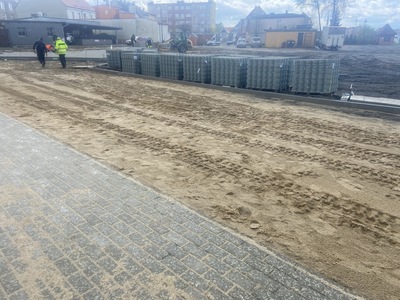 
Trwają prace na miejskim targowisku
