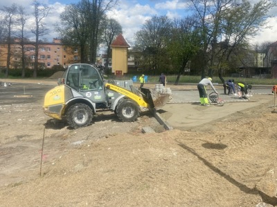 
Trwają prace na miejskim targowisku
