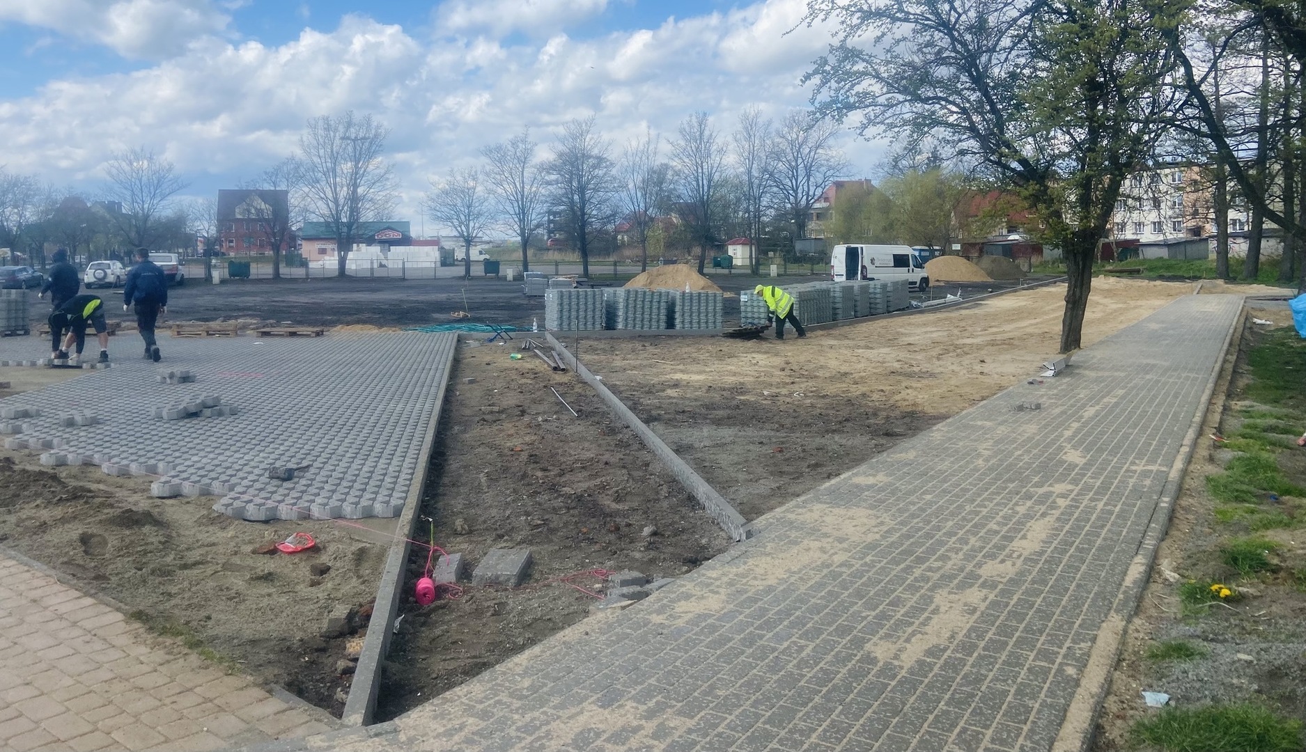 
Trwają prace na miejskim targowisku
