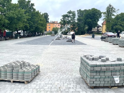 
Trwają końcowe prace na miejskim targowisku
