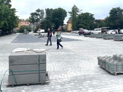 
Trwają końcowe prace na miejskim targowisku

