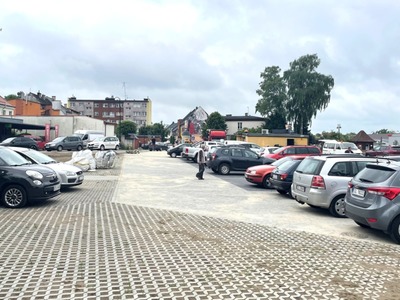 
Trwają końcowe prace na miejskim targowisku
