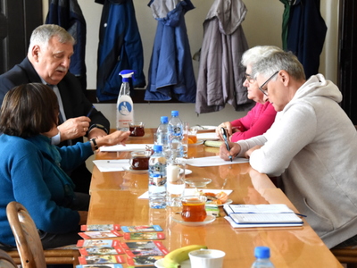 
Gramy do jednej bramki
