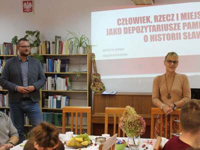 ”Człowiek, rzecz i miejsce, jako depozytariusze pamięci o historii Sławna”