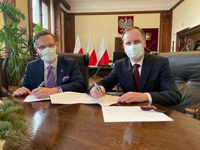 Umowa na dodatkowy milion złotych podpisana!